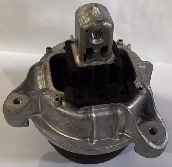 OEM: 22 11 6 786 528 BMW 5 (F10、F18) 年: 2011-2017 Kutway エンジンマウント